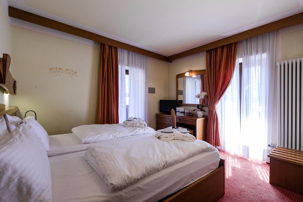 Hotel Collini Pinzolo Eksteriør billede