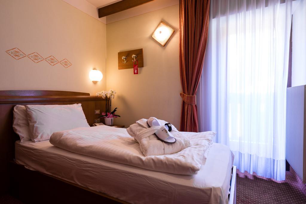 Hotel Collini Pinzolo Eksteriør billede