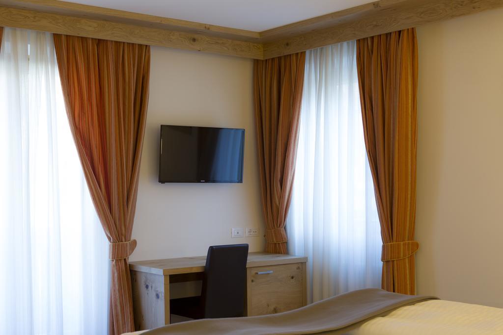 Hotel Collini Pinzolo Eksteriør billede
