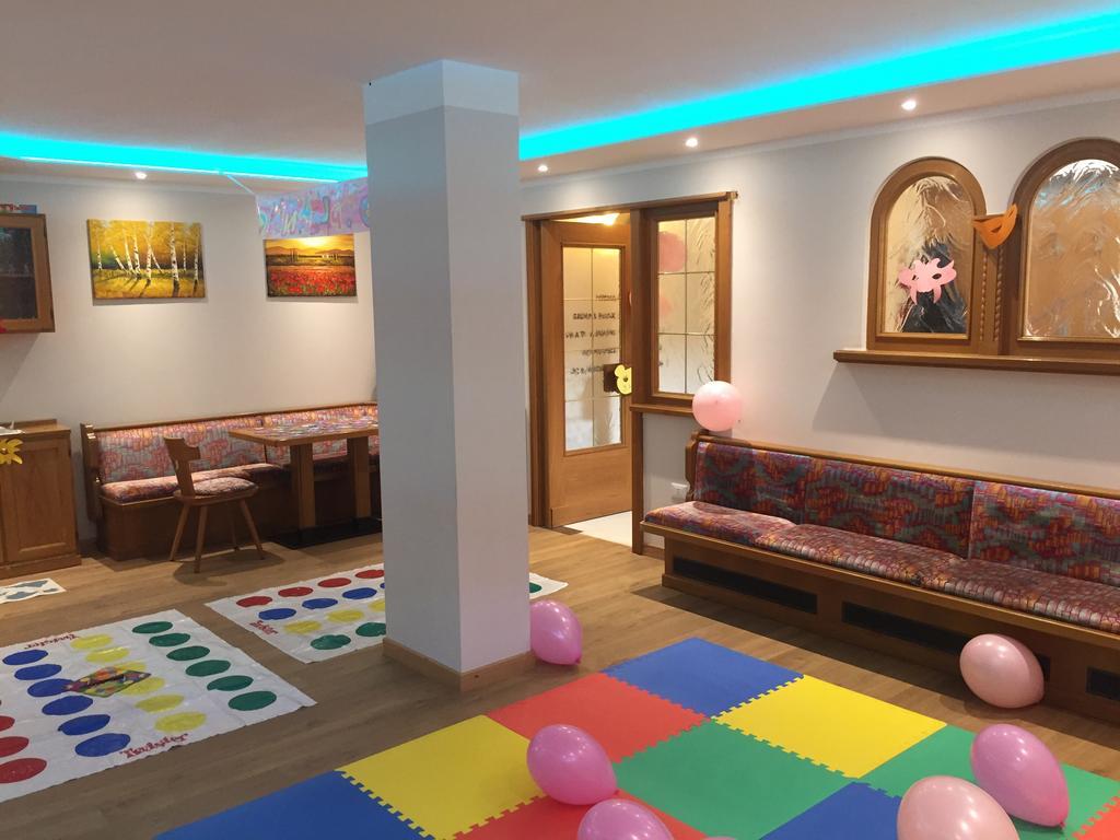 Hotel Collini Pinzolo Eksteriør billede